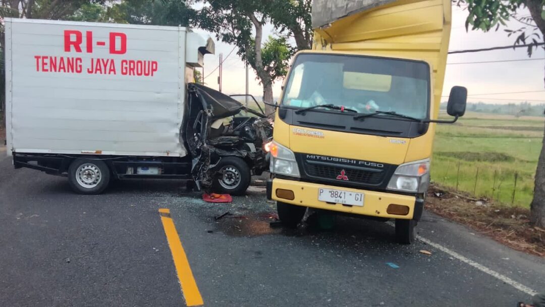 Dua Truk Tabrakan di Jembrana, Satu Sopir Luka-luka