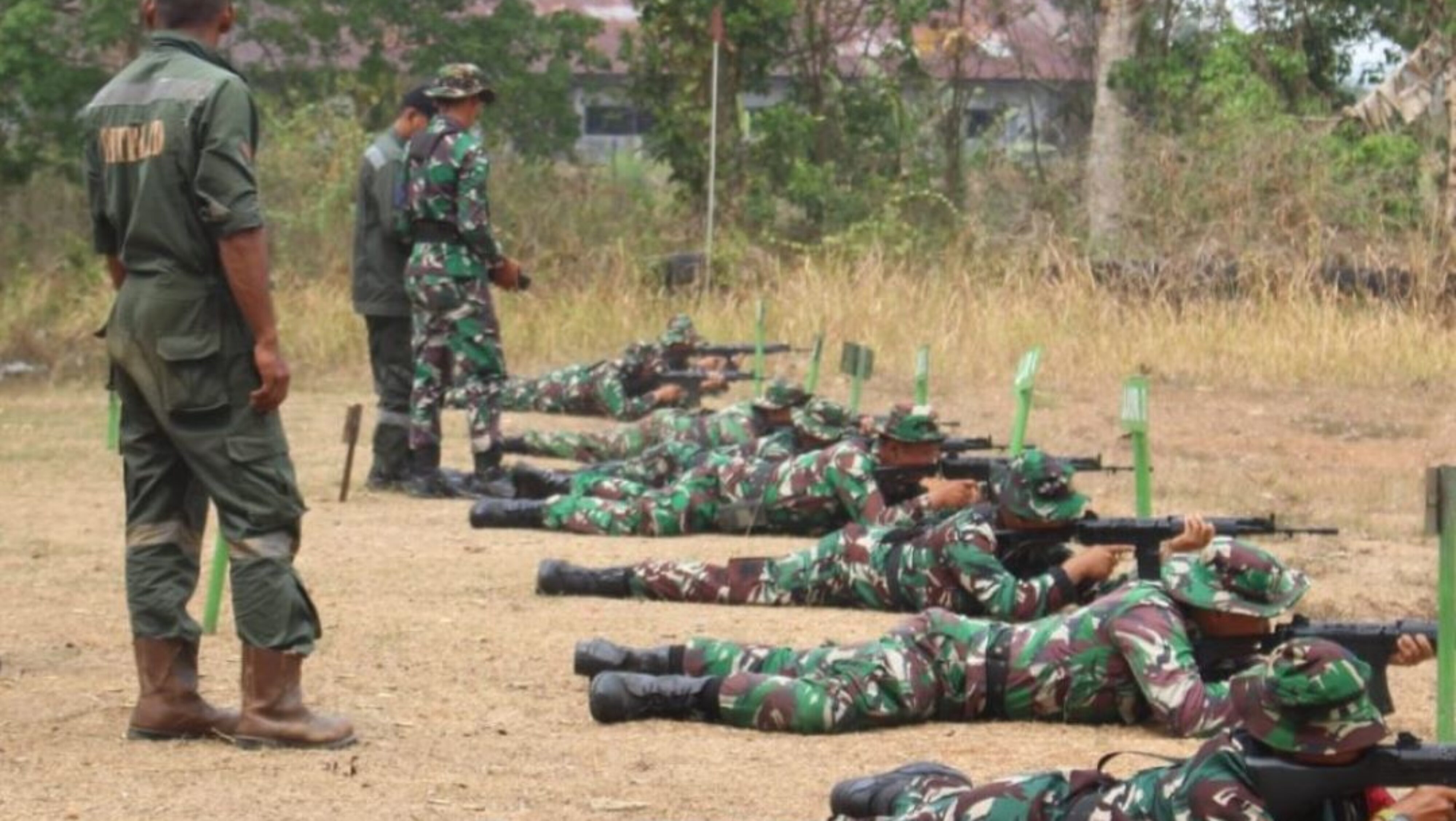 Kodim 0421/LS Gelar Latihan Menembak Senjata Ringan Laras Panjang Guna Meningkatkan Profesionalisme Prajurit TNI AD