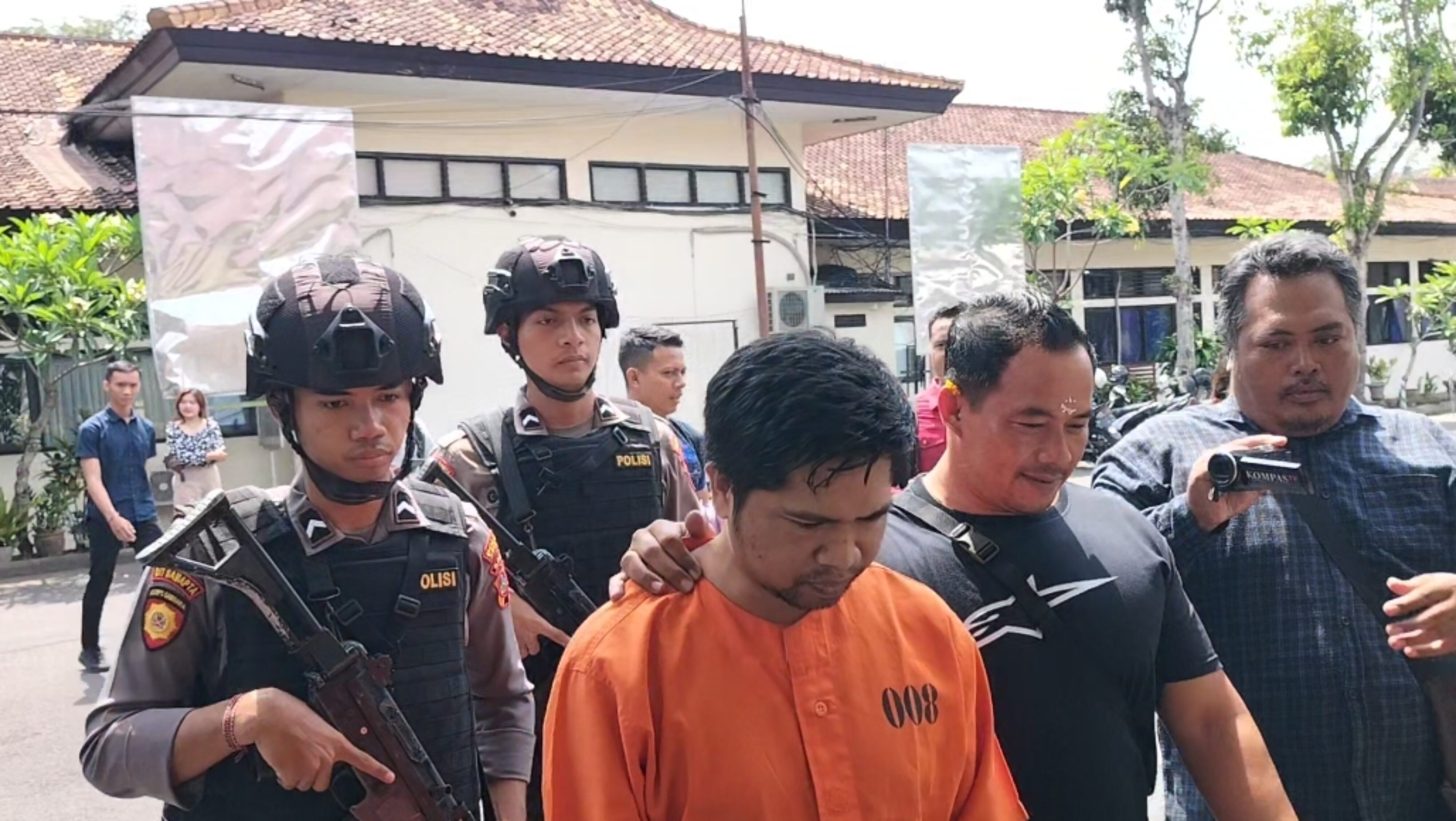 Polisi Tangkap Dokter Palsu, Tipu Kekasih Puluhan juta