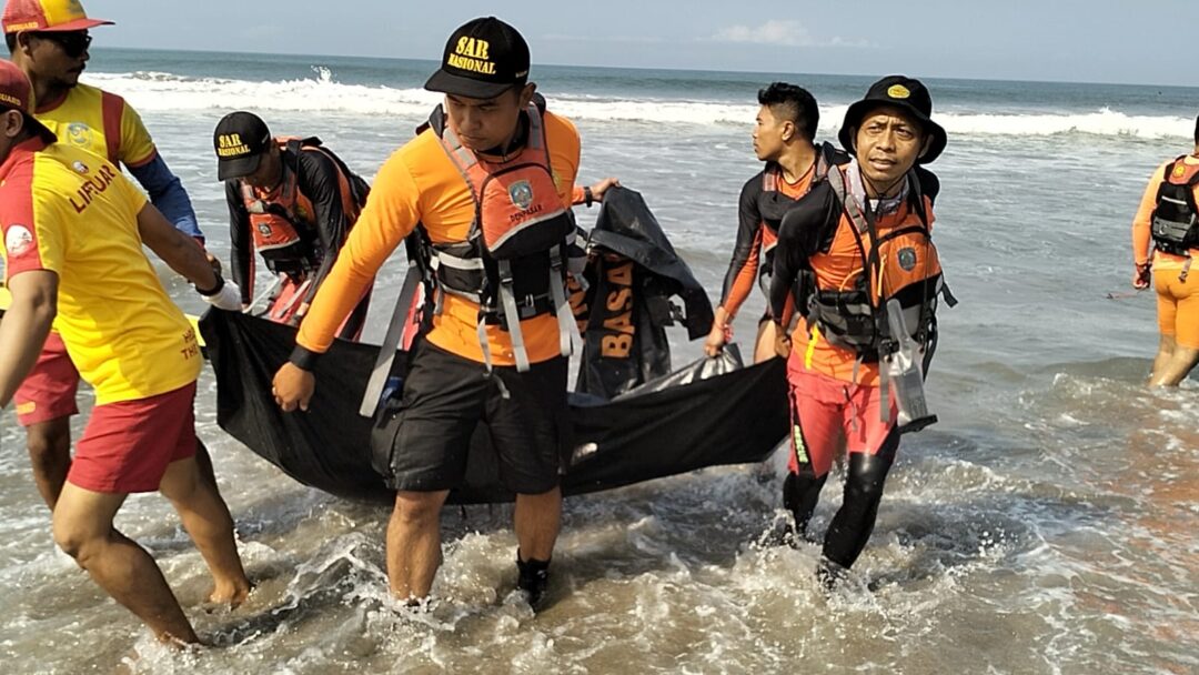 Tim SAR Temukan Korban Tenggelam di Pantai Batubelig