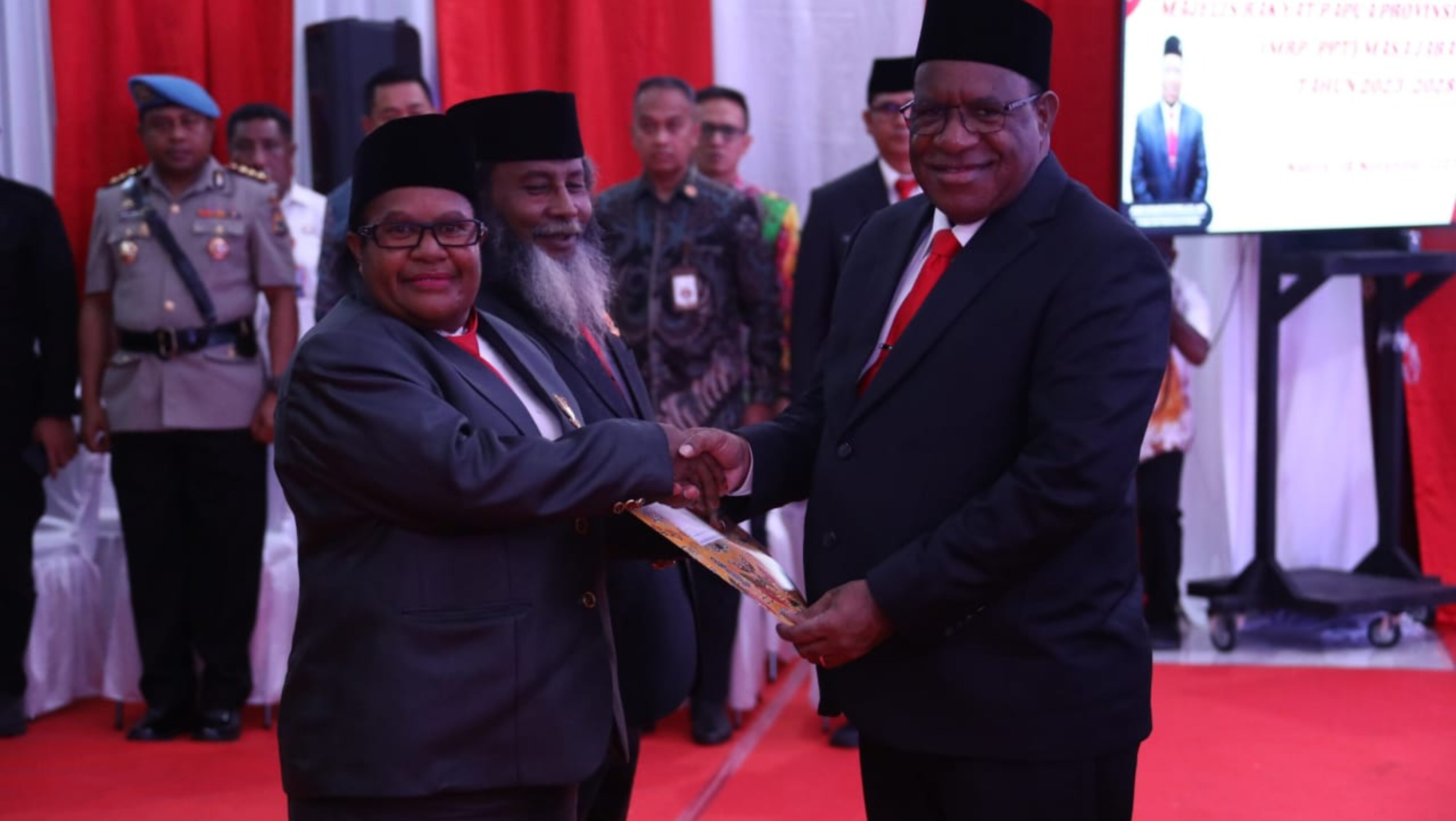 Wamendagri Lantik 28 Anggota MRP Provinsi Papua Tengah, Paparkan Sejumlah Tugas Prioritas ke Depan