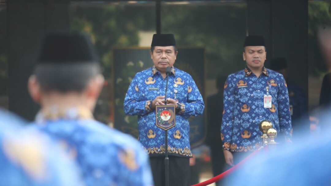 Pimpin Upacara Peringatan Hari Pahlawan, Sekjen Kemendagri Ajak Masyarakat Perangi Kebodohan dan Kemiskinan