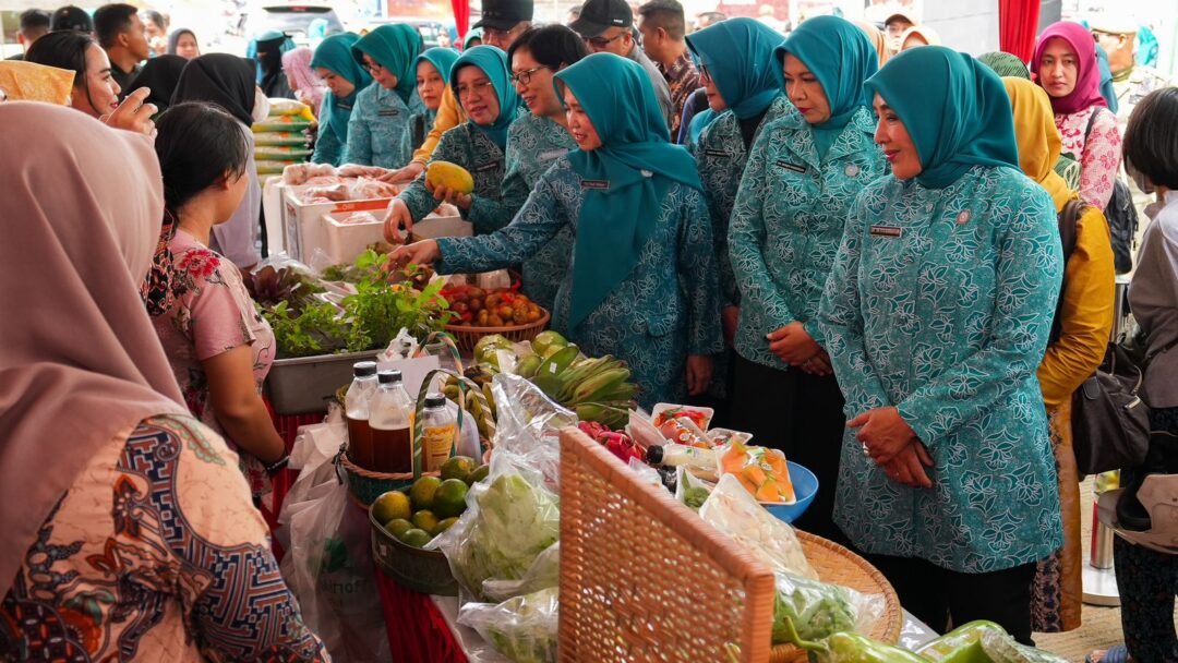 Tinjau Pasar Murah di Kalbar, Tri Tito Karnavian Dorong Konsumsi Makanan Nonberas