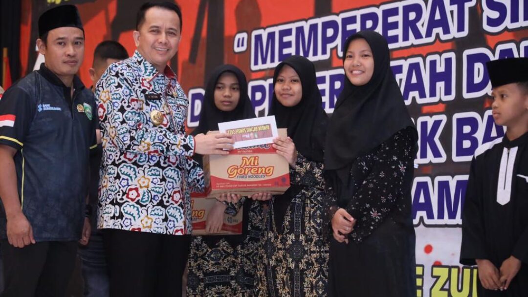Pj Gubernur Agus Fatoni Serahkan Penghargaan Pemenang Desa Cantik di Sumatera Selatan