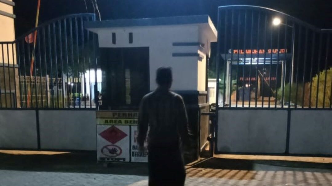 Datangi Kantor UPP Kelas III Sapudi, Puluhan Pemuda Kecewa Minta Kebijakan Mengenai Aturan Masuk Pelabuhan Desa Gayam