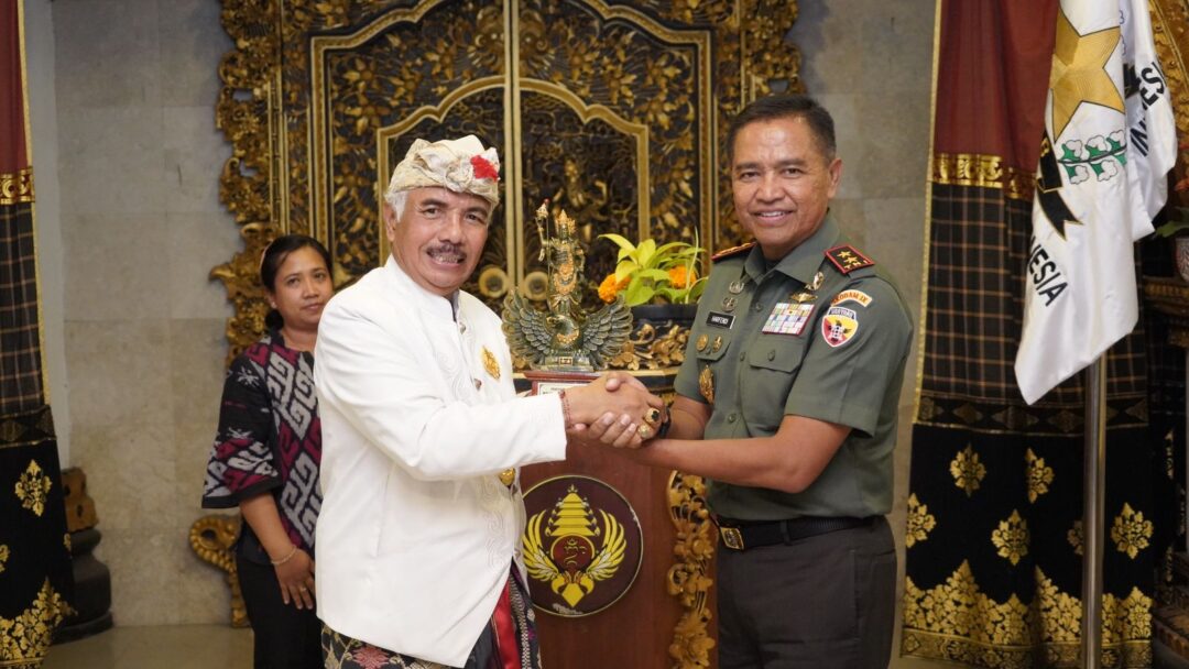 Mempererat Dan Meningkatkan Silaturahmi Antar Umat Beragama, Pangdam IX/Udayana Berkunjung Ke Puri Denbencingah