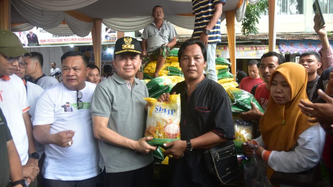 Pj Gubernur Sumsel, Pangdam II Sriwijaya dan Pj Walikota Lubuk Linggau Gelar Pasar Murah