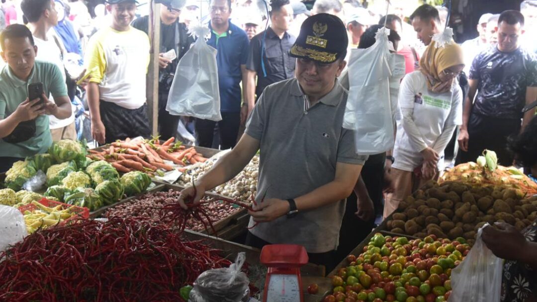Jelang Nataru, Pj Gubernur Sumsel bersama Pangdam II/ Sriwijaya dan Pj Walikota Lubuklinggau Sidak Pasar