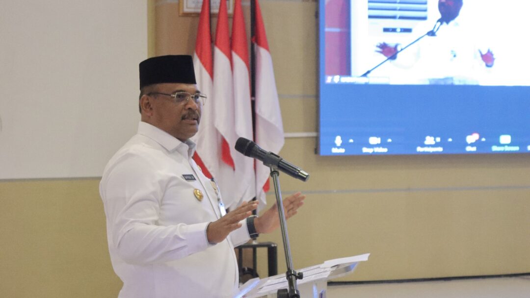 Pj Gubernur Safrizal Bantu Peralatan & Sertifikat Halal kepada Ratusan UMKM