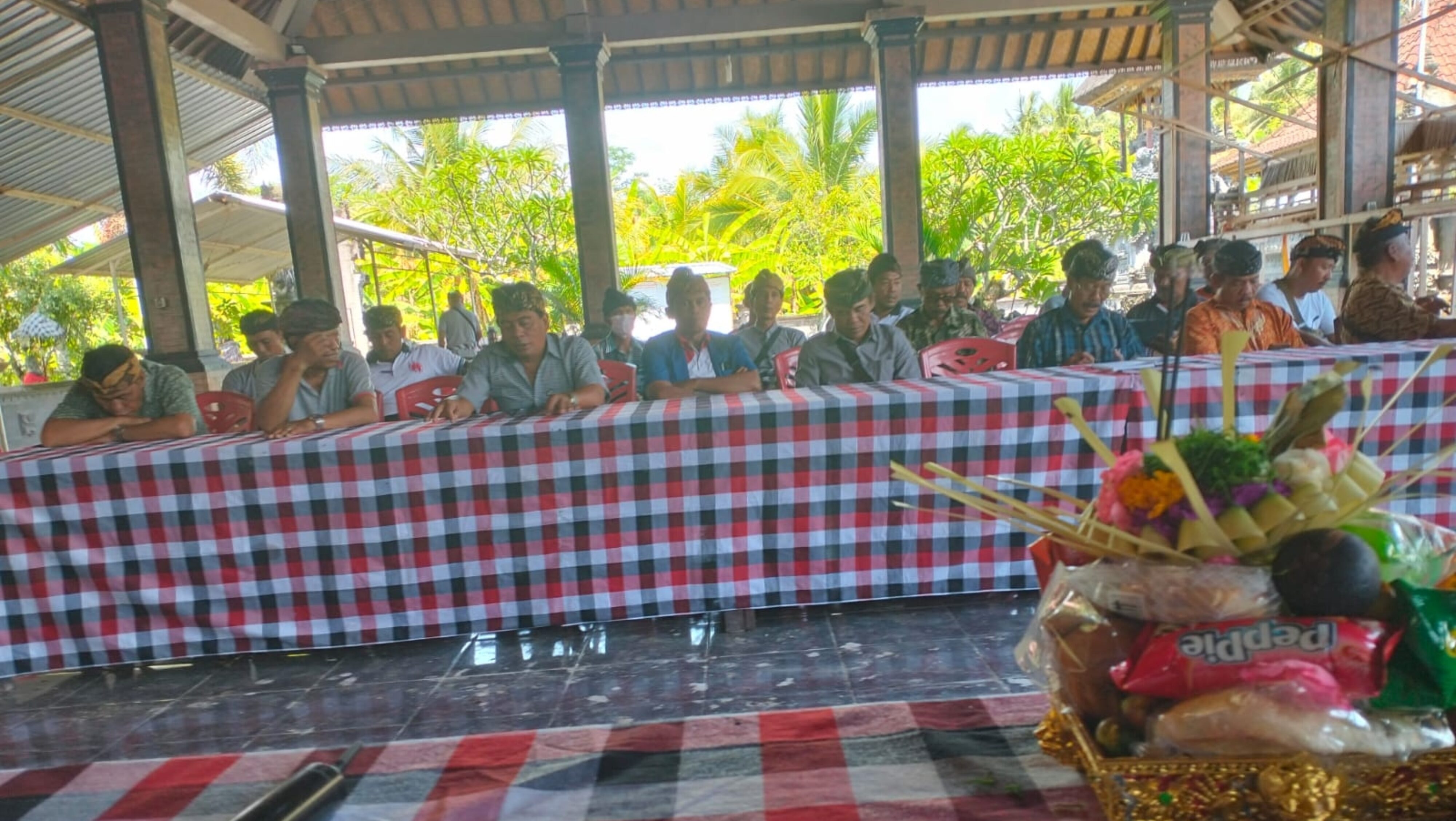 Bakal Diberi Sangsi Adat, Bendahara Desa Adat Tegalcangkring Mendadak Pingsan