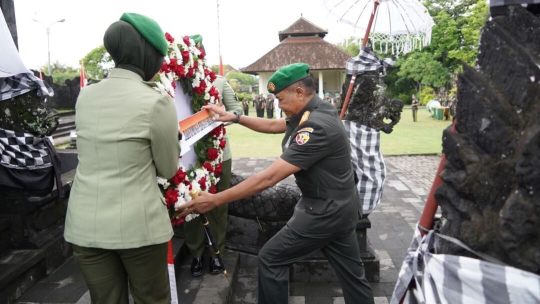Hargai Jasa Para Pahlawan, Pangdam IX/Udayana Pimpin Ziarah Rombongan Dalam Rangka Peringatan Hari Juang TNI AD ke 78