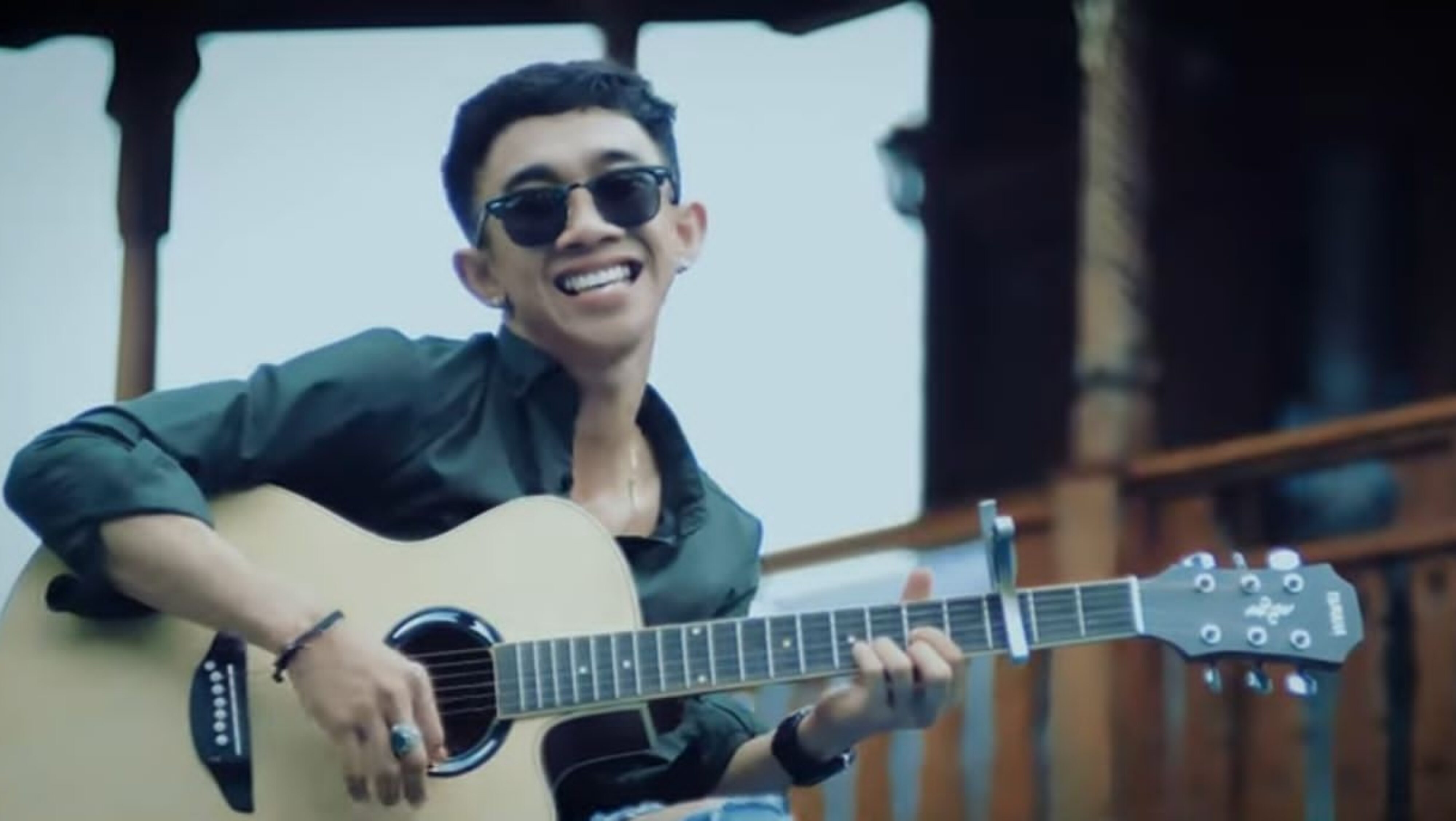 Tembang ‘Kena Blolong’ Lambungkan Nama Putu Rudiawan, Pemuda Asal Bumi Makepung