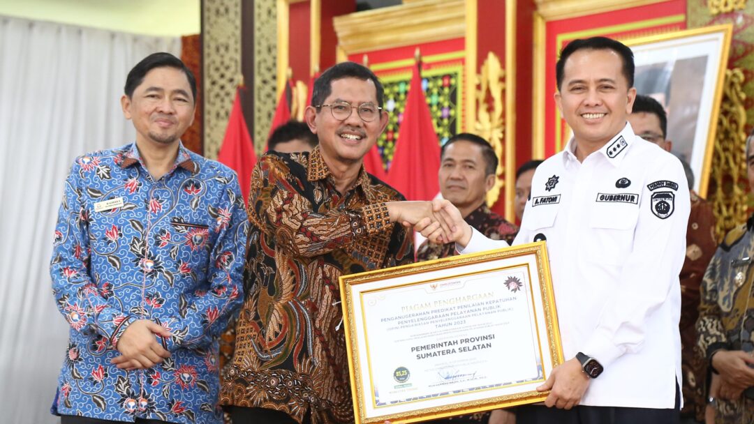 Capai Zona Hijau, Pj Gubernur Agus Fatoni Terima Penghargaan Pelayanan Publik dari Ombudsman RI