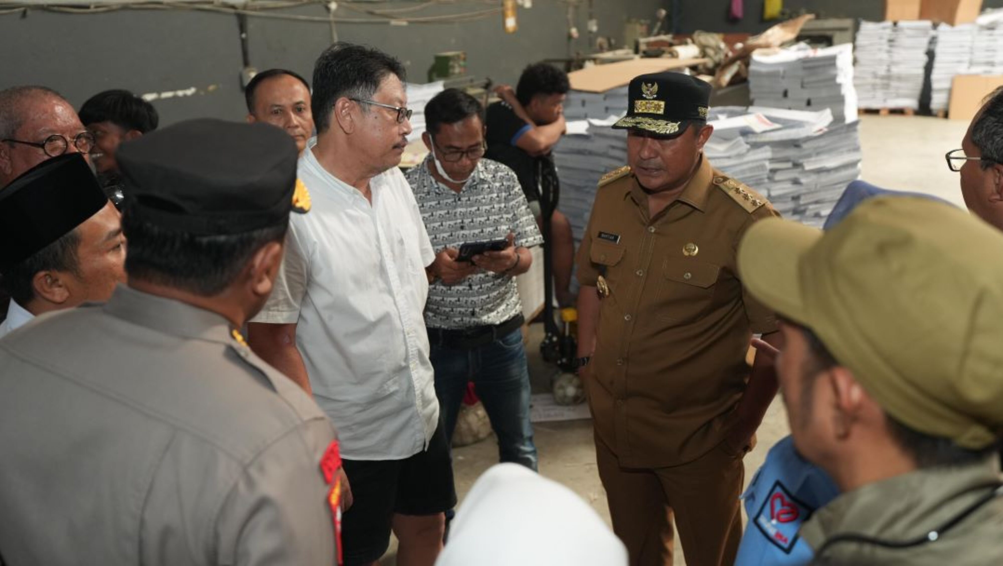 Pj Gubernur Sulawesi Selatan Bersama Forkopimda Cek Kesiapan Gudang Logistik Pemilu Kota Makassar
