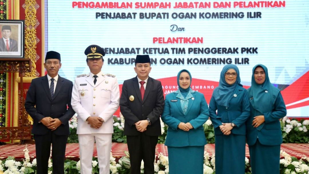 Pj Gubernur Agus Fatoni Bersama Pj Ketua TP PKK Sumatera Selatan Tyas Fatoni Buka Rapat Konsultasi dan Koordinasi TP PKK se-Sumatera Selatan