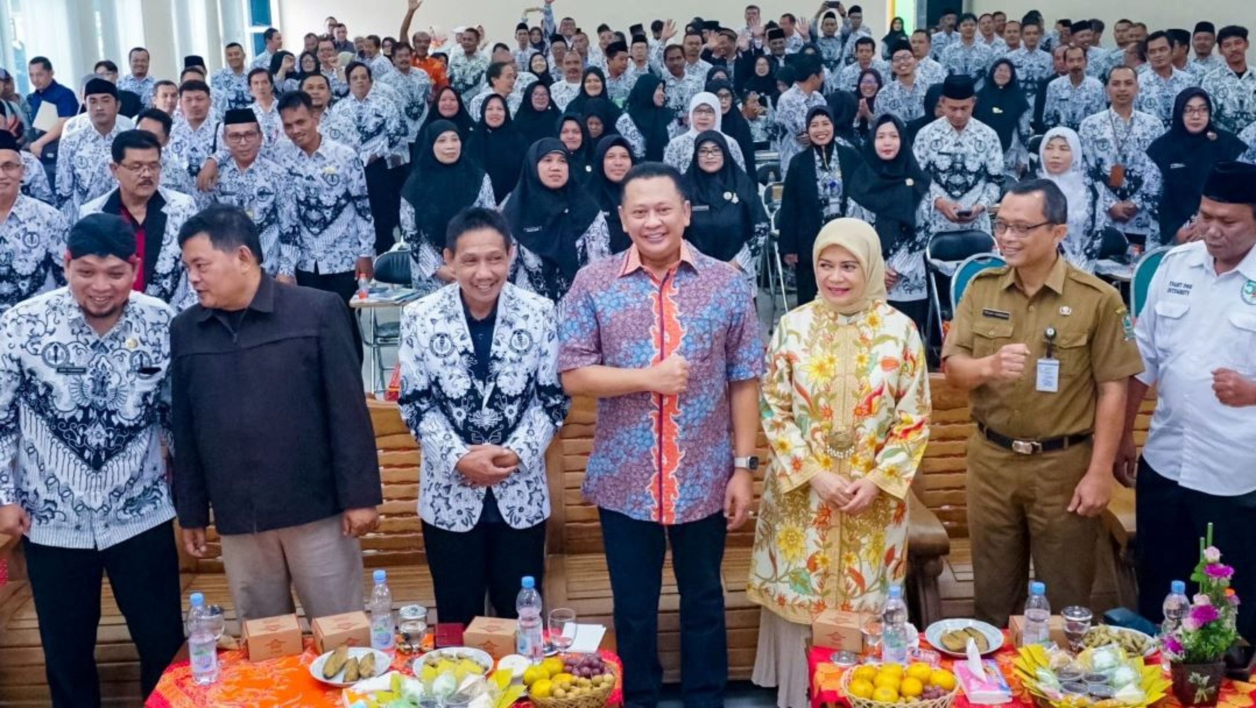 Bertemu Keluarga Besar Persatuan Guru Republik Indonesia (PGRI) Banjarnegara, Ketua MPR RI Bamsoet Dorong Capres Terpilih Tingkatkan Kesejahteraan Guru