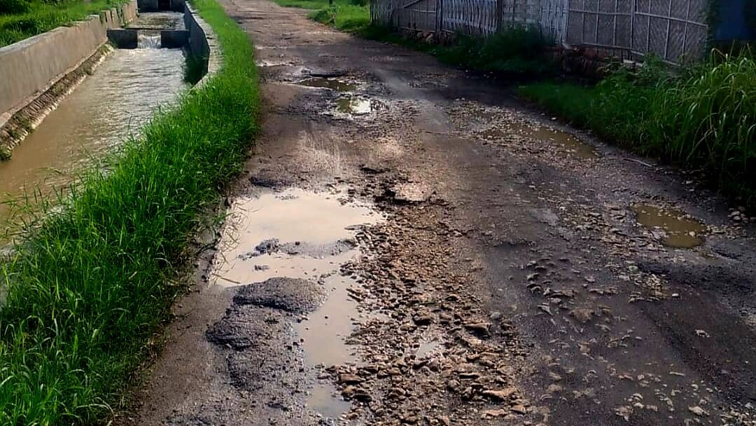 Jalan Penghubung 4 Desa Di Kecamatan Lenteng Yang Rusak Parah Bertolak Belakang Dengan Slogan Bismilah Melayani