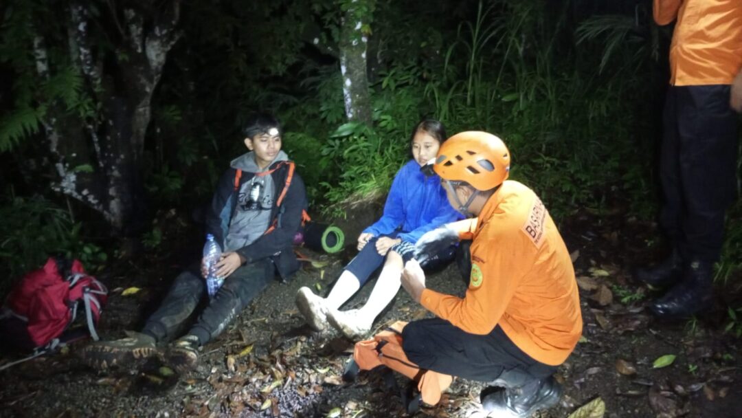 Alami Hipotermia, Pendaki Perempuan di Evakuasi Tim Sar Gabungan