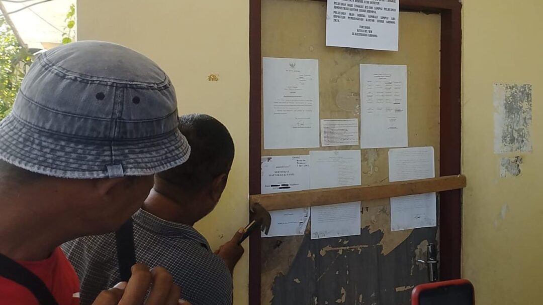 Waduh Kantor Lurah Airnona disegel, Ada Apa ?