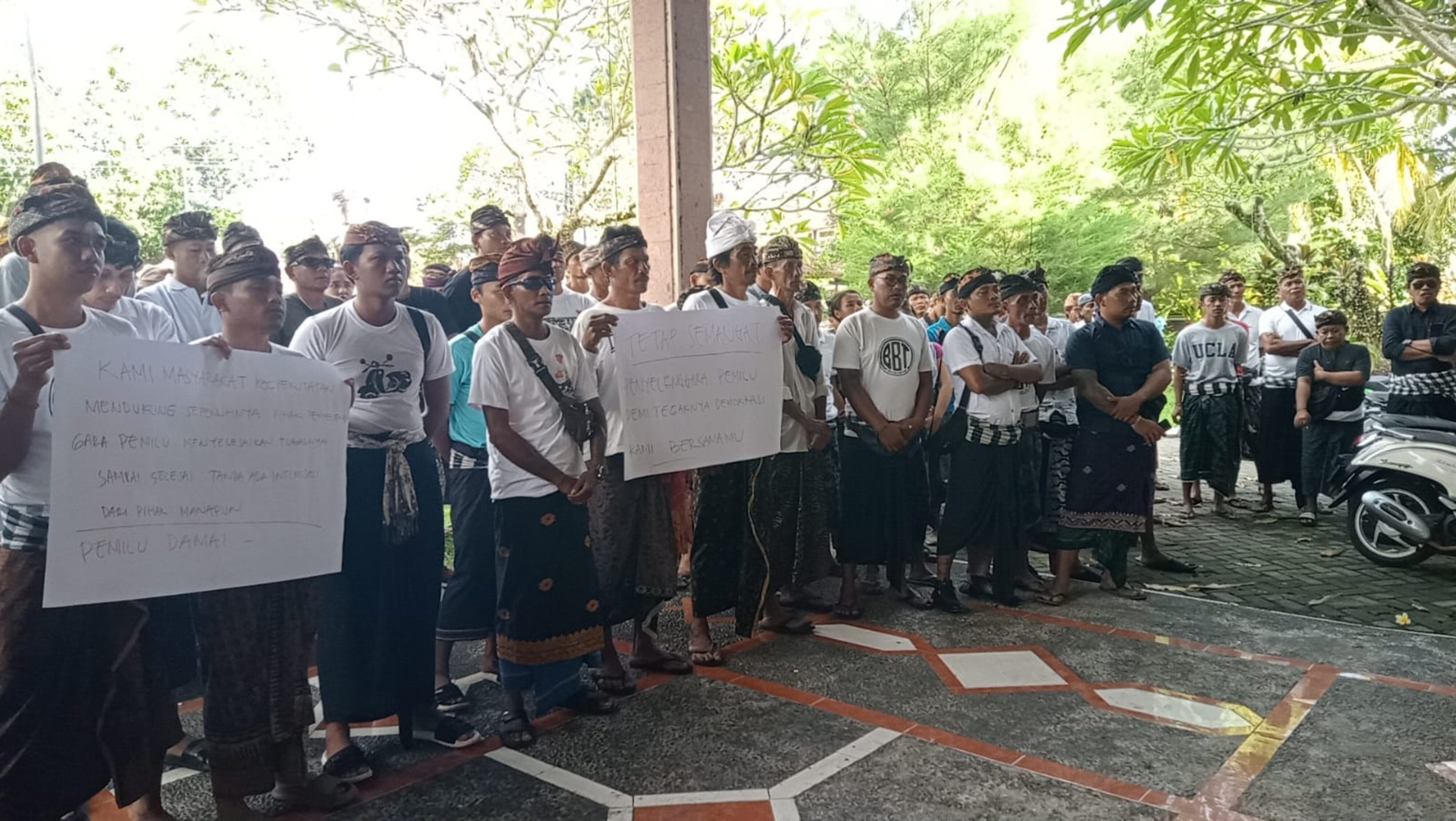Warga Pekutatan Beri Dukungan kepada Penyelenggara Pemilu
