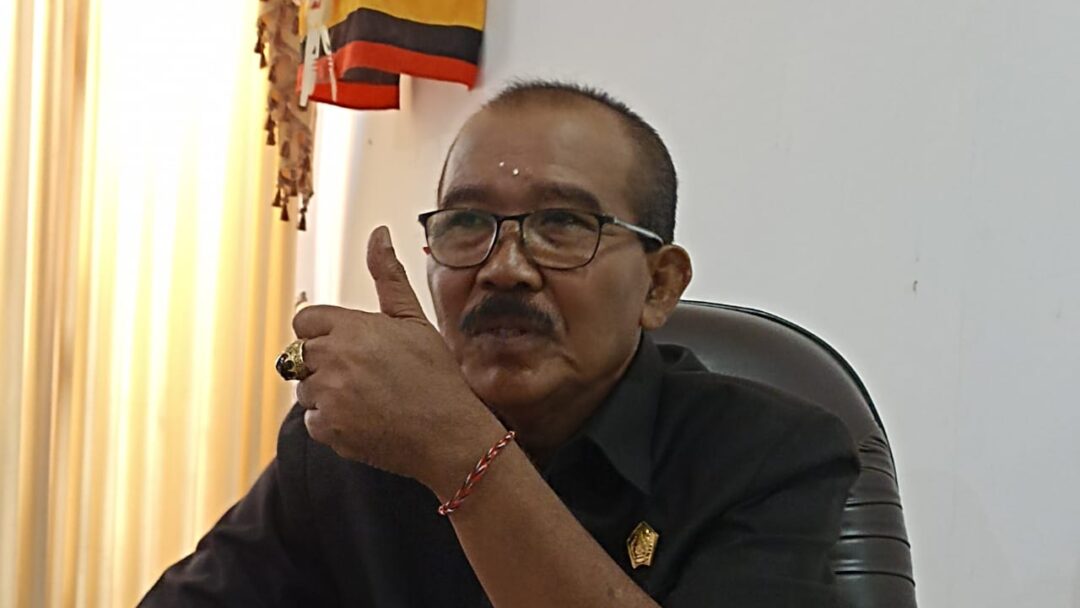 Kado Istimewa IB Susrama untuk Kaling di Jembrana Jelang Akhir Tugas di DPRD