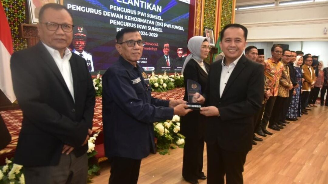 Pj Gubernur Sumsel Terima Penghargaan Birokrat Peduli Pers