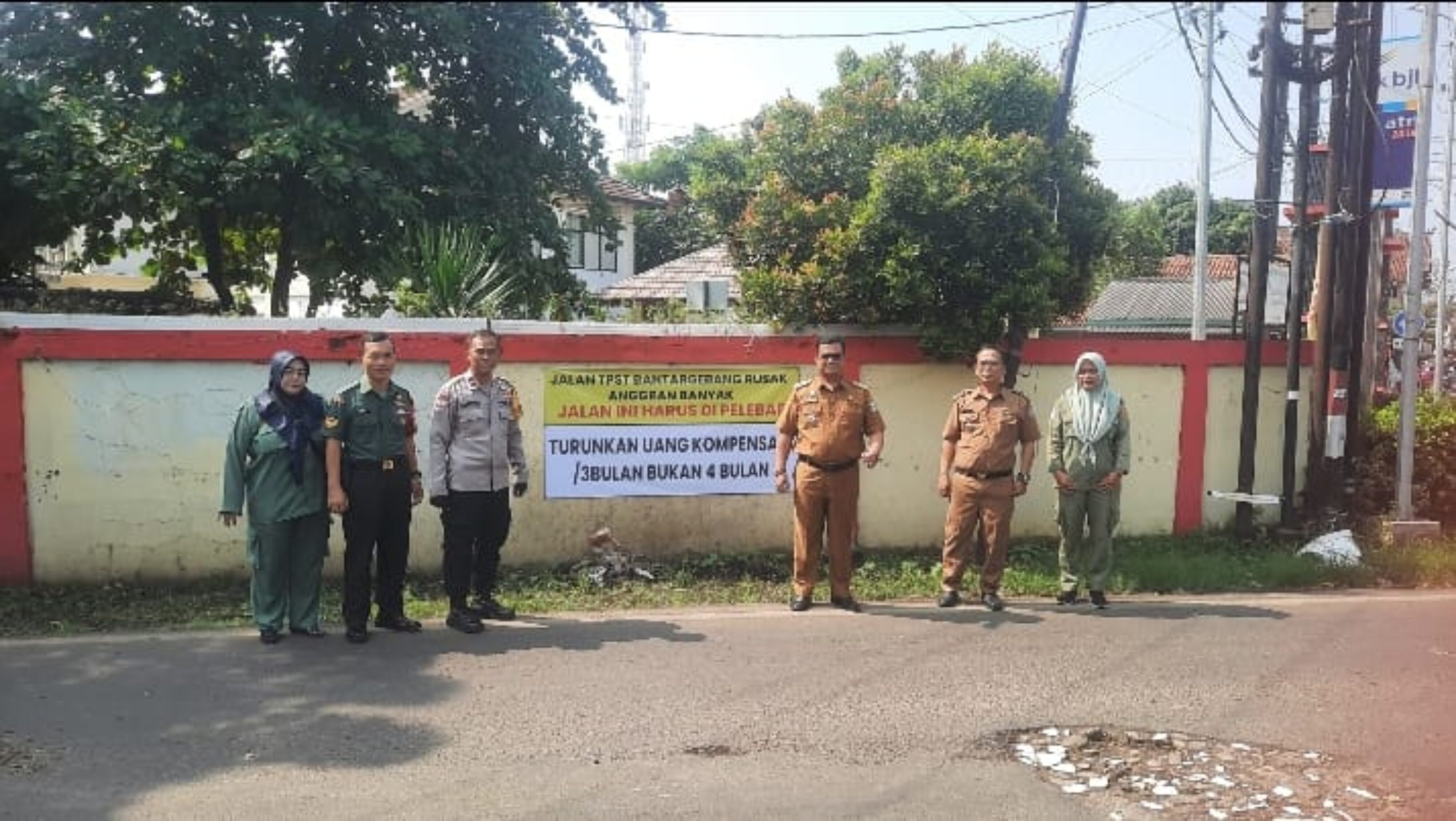 Warga Bantar Gebang mengeluh, Jalan Rusak Serta Belum Dapat Kompensasi TPST