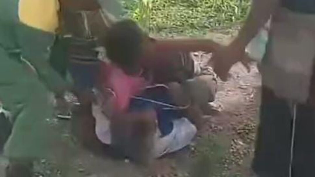 Aksi Brutal Linmas di TTS, Aniaya Bahkan Injak Kepala Seorang Warga Menjadi Viral