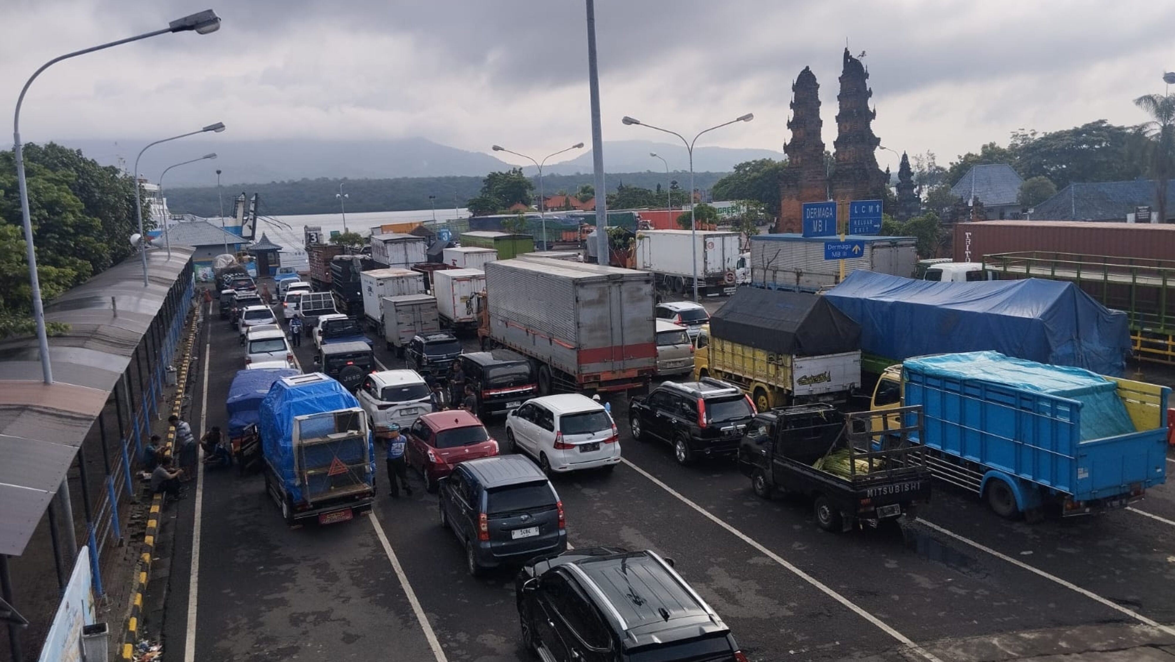 Antrean Kendaraan di Pelabuhan Gilimanuk Mengular jelang Nyepi