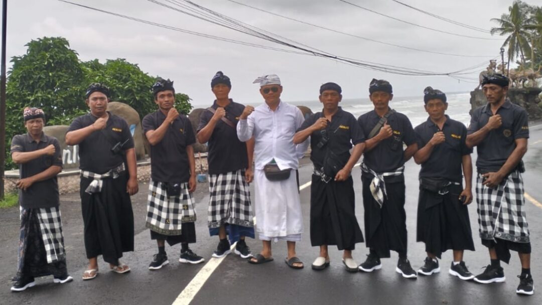 Bantuan Babi dan Beras Ringankan Beban Krama Desa Adat Pengeragoan Dangin Tukad