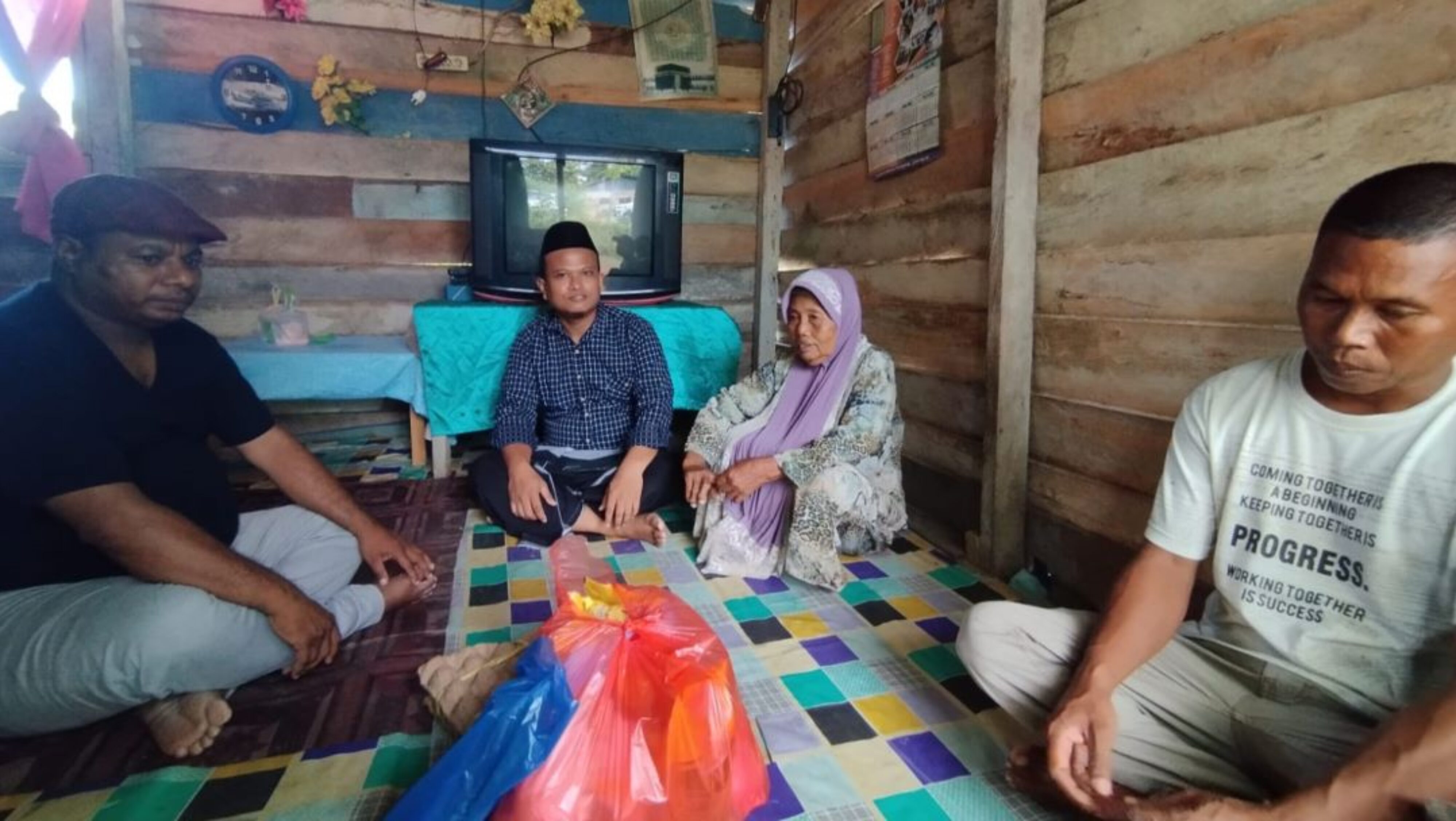 Pas Gibran Papua Barat Daya Berbagi Kasih Dibulan Suci Ramadhan Dengan Mengunjugi Janda Tua Jompo