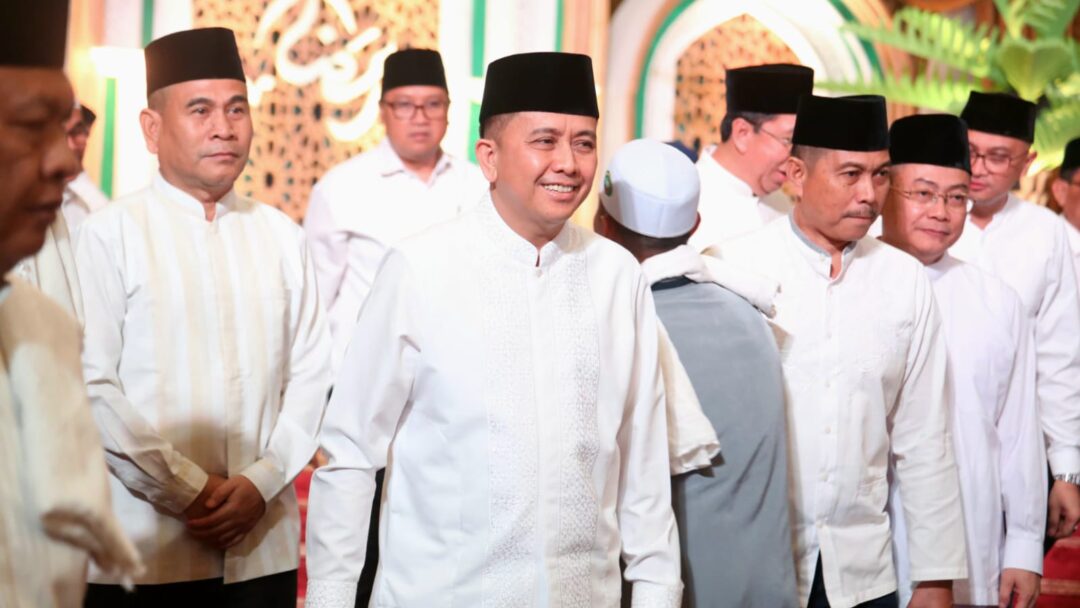 Salat Tarawih Berjamaah, Pj Gubernur Agus Fatoni Ingatkan Masyarakat Jaga Iklim Kondusif di Sumsel