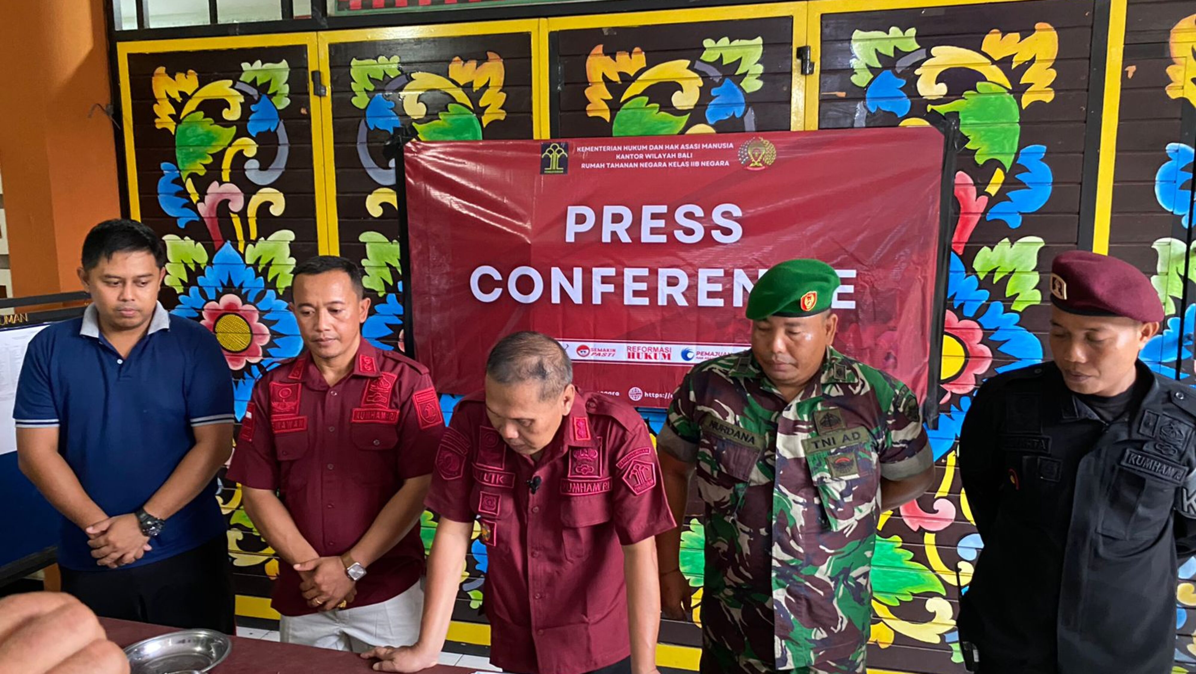 Petugas Gabungan Rutan Negara Gelar Razia, Temukan Sajam dan Barang Terlarang