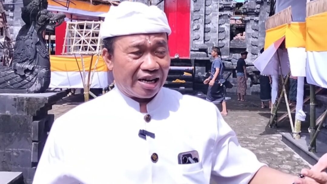 Krama Desa Adat Nusa Sari Semangat Ngaturan Ayah Persiapan Karya Ngenteg Linggih dan Pedudusan Agung