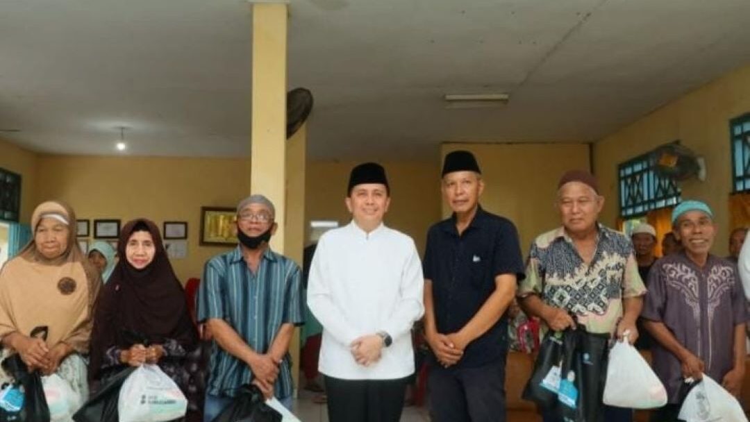 Hari Kemenangan Idul Fitri, Pj Gubernur Agus Fatoni Kunjungi Panti Lansia Harapan Kita
