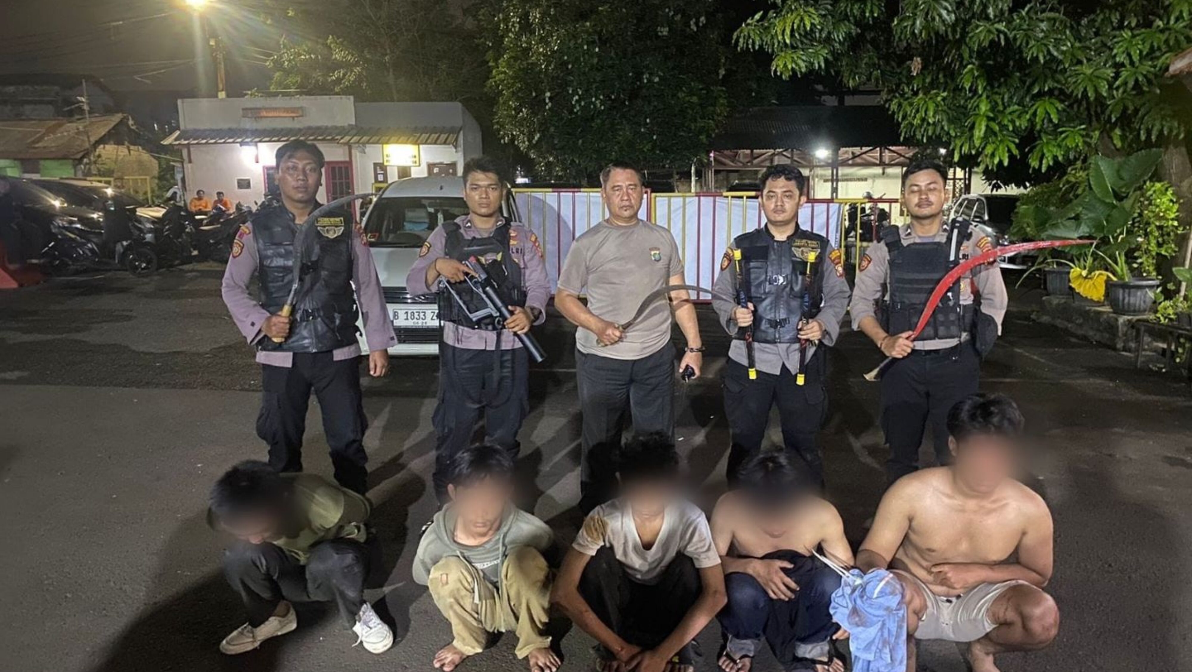 Dalam Semalam Polres Jakbar Amankan 12 Remaja Berikut Berbagai Sajam Diduga Hendak Akan Tawuran Di 2 Lokasi Berbeda