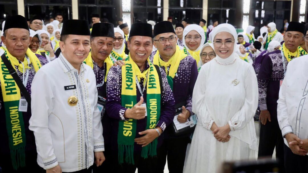 Pj Gubernur Agus Fatoni Lepas Keberangkatan 445 Jemaah Calon Haji Kloter Pertama Embarkasi Palembang