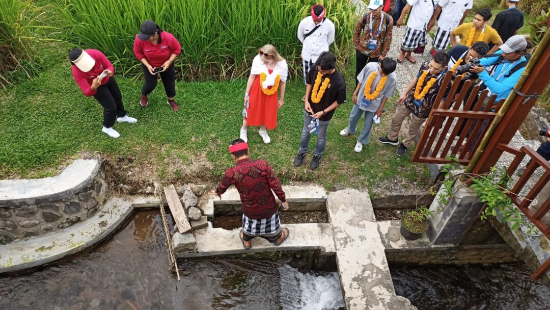Delegasi-Partisipan WWF Antusias Tanyakan Subak