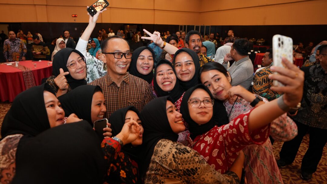 Penuh Haru dan Isak Tangis, Prof Zudan Tinggalkan Sulbar, dan Anggap Masyarakat Sulbar Adalah Keluarga Besar