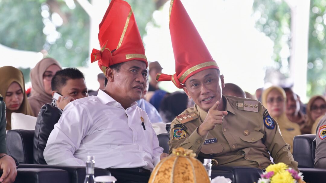 Mentan Amran Serahkan Bantuan Pertanian Senilai Rp 410 Miliar di Sulsel