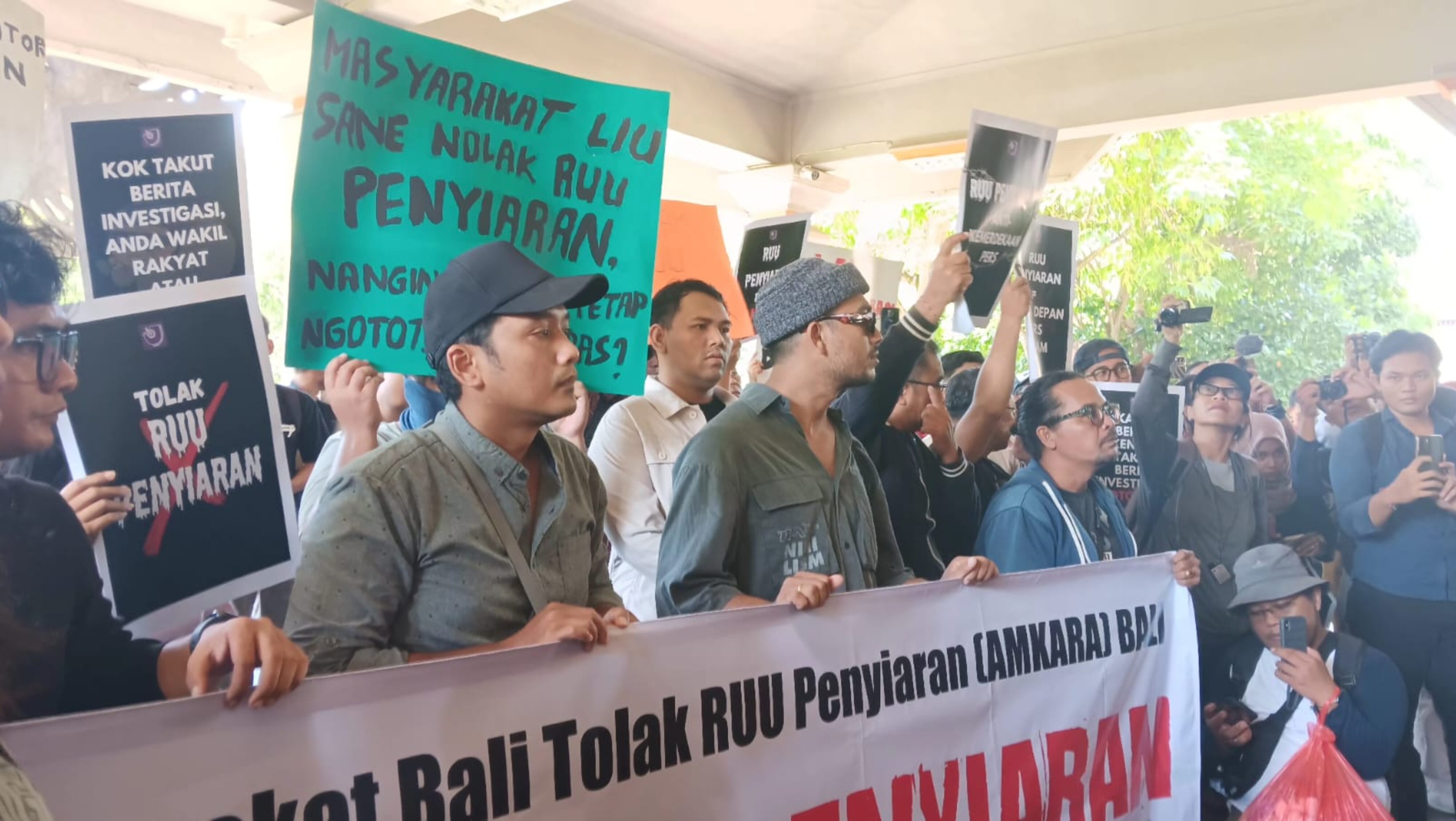 Aliansi Masyarakat dan Jurnalis Bali Gelar Aksi Damai Tolak Revisi UU Penyiaran yang Bunuh Kebebasan Pers