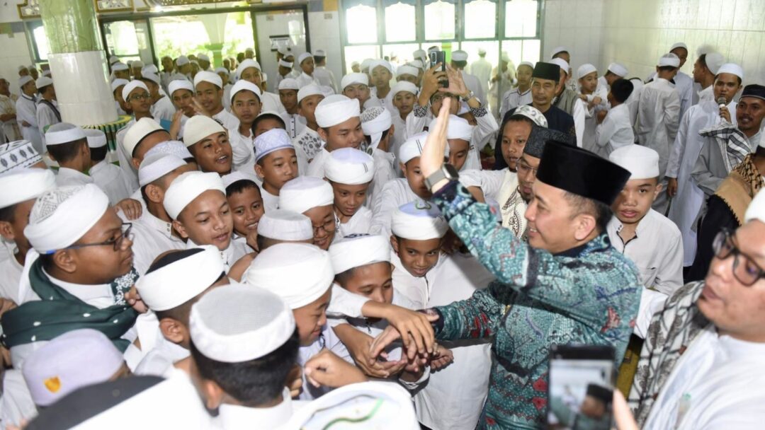 Pj Gubernur Agus Fatoni Beri Motivasi Ratusan Santri Ponpes Qodratullah Banyuasin