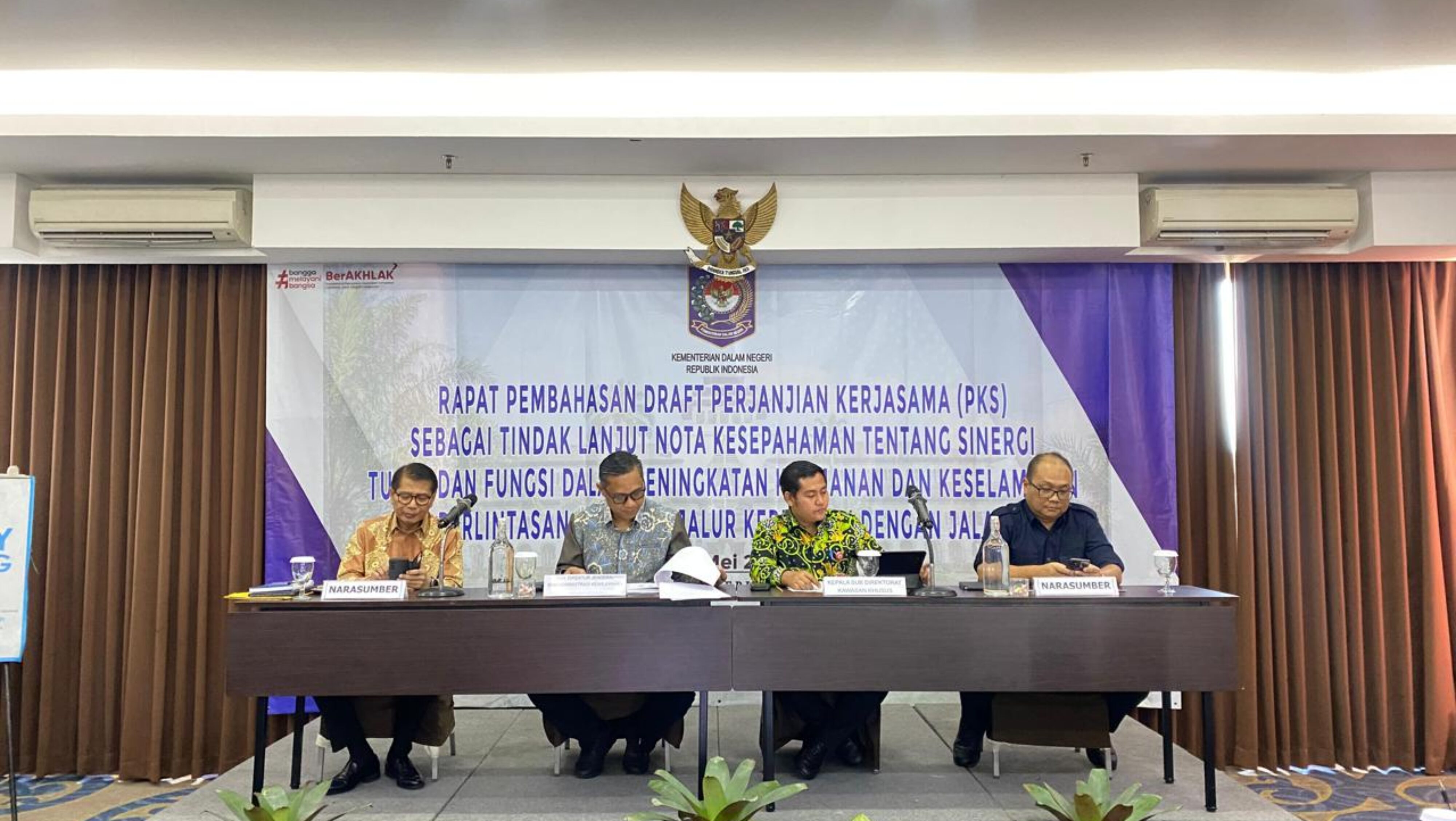 Ajak Kolaborasi! Ditjen Bina Adwil Tingkatkan Keselamatan Perlintasan Perlintasan Jalur Kereta Api Dan Jalan