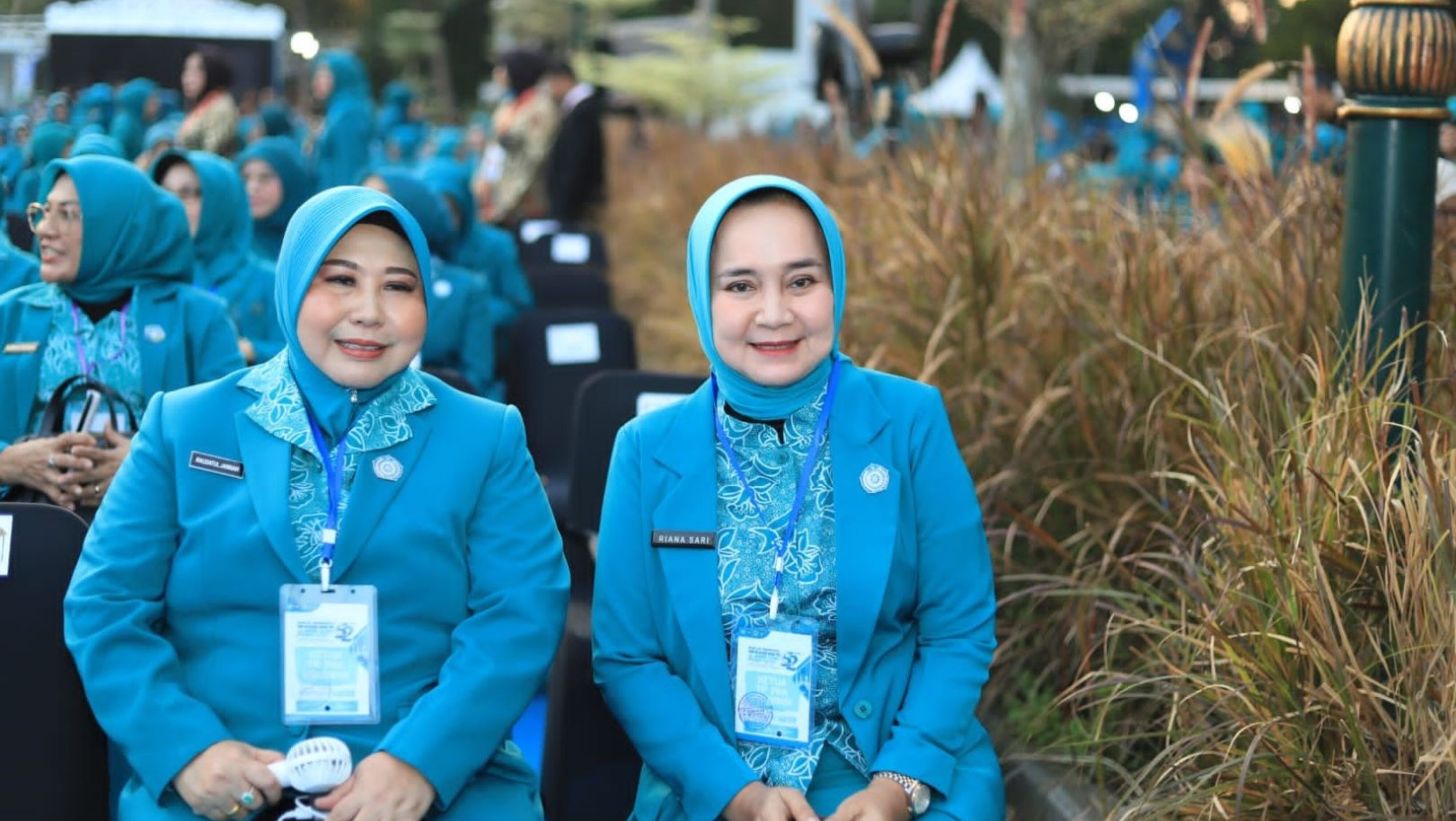 Ibu Riana Sari Arinal Hadiri Puncak Peringatan Hari Kesatuan Gerak PKK ke-52 Dan Jambore Nasional Kader PKK Se-Indonesia Di Taman Balekambang, Surakarta