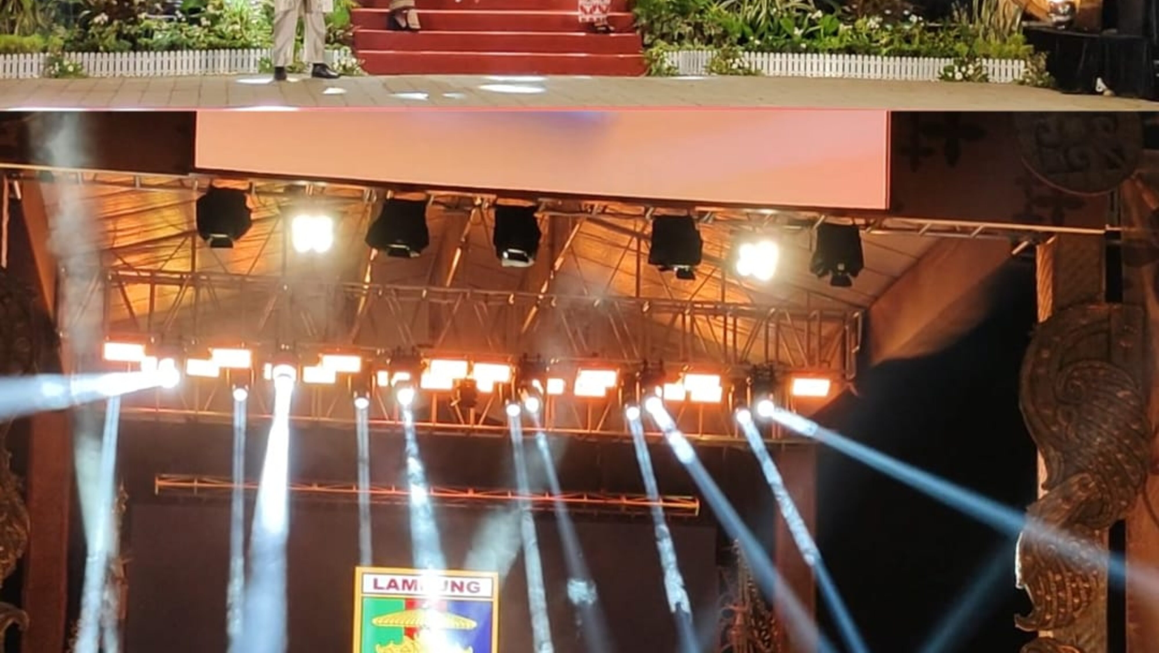 Pakaian Maduwaro Yang Dipadu Sulam Jelujur Dan Tapis karya Desainer Didiet Maulana Dan UMKM Lampung Binaan Ibu Riana Sari Arinal Pukau Pengunjung Expo UMKM Di Pamedan Pura Mangkunegaran, Surakarta