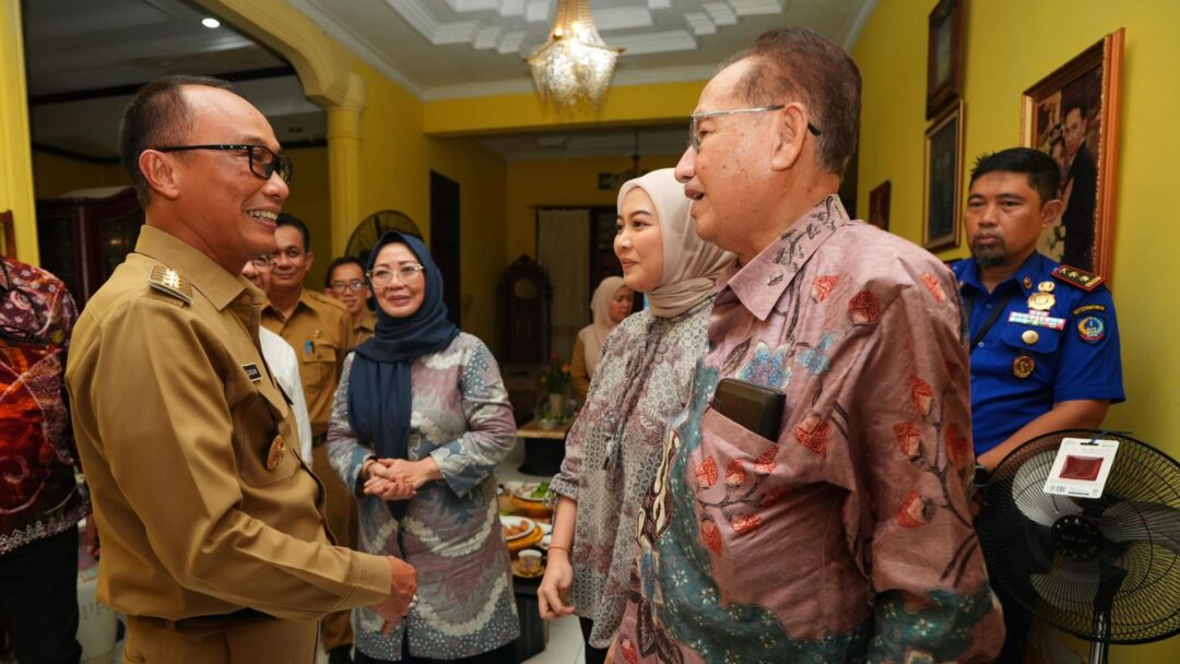 Prof Zudan PJ Gub Sulsel Silaturahmi Ke Prof Basri Hasanuddin Diskusikan Pembangunan Sulsel