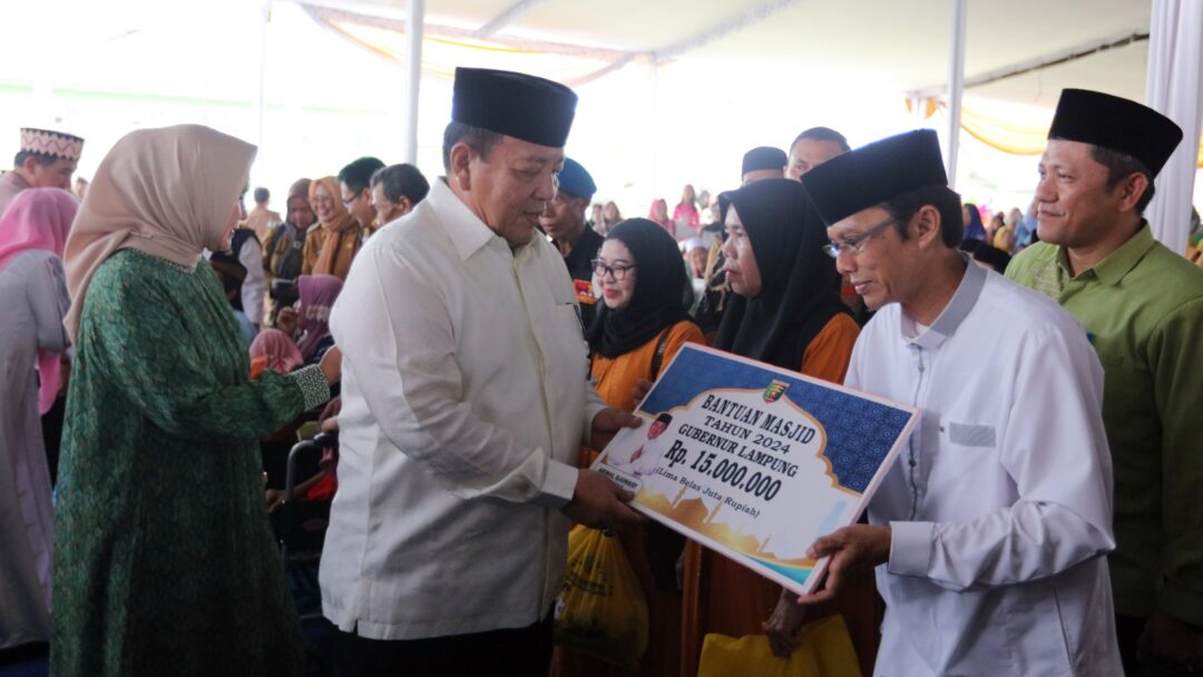 Gubernur Arinal Dan Ibu Riana Hadiri Pengajian Akbar Pemprov Lampung Di Kecamatan Kedondong, Pesawaran