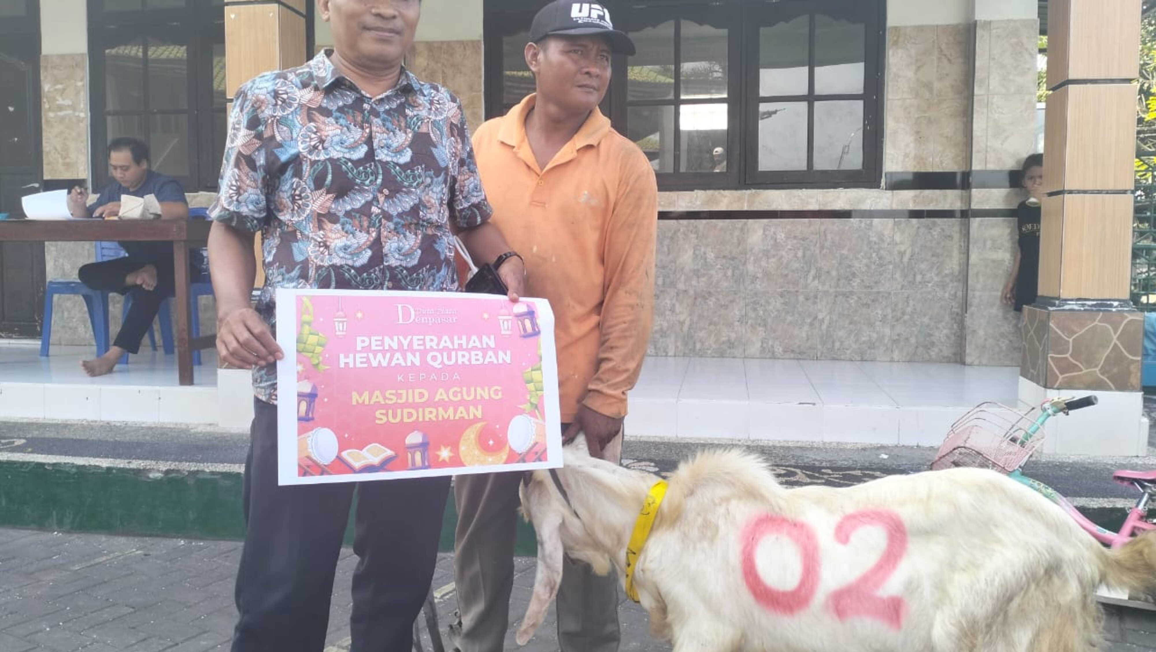 Duta Plaza Denpasar Bagikan Hewan Qurban kepada Masyarakat Sekitar