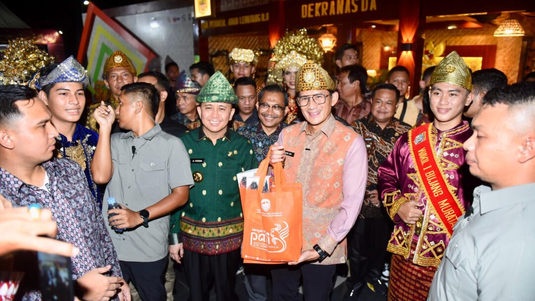 Menparekraf Sandiaga Uno bersama Pj Gubernur Agus Fatoni Kompak Buka Festival Sriwijaya ke-32 di Monpera Palembang
