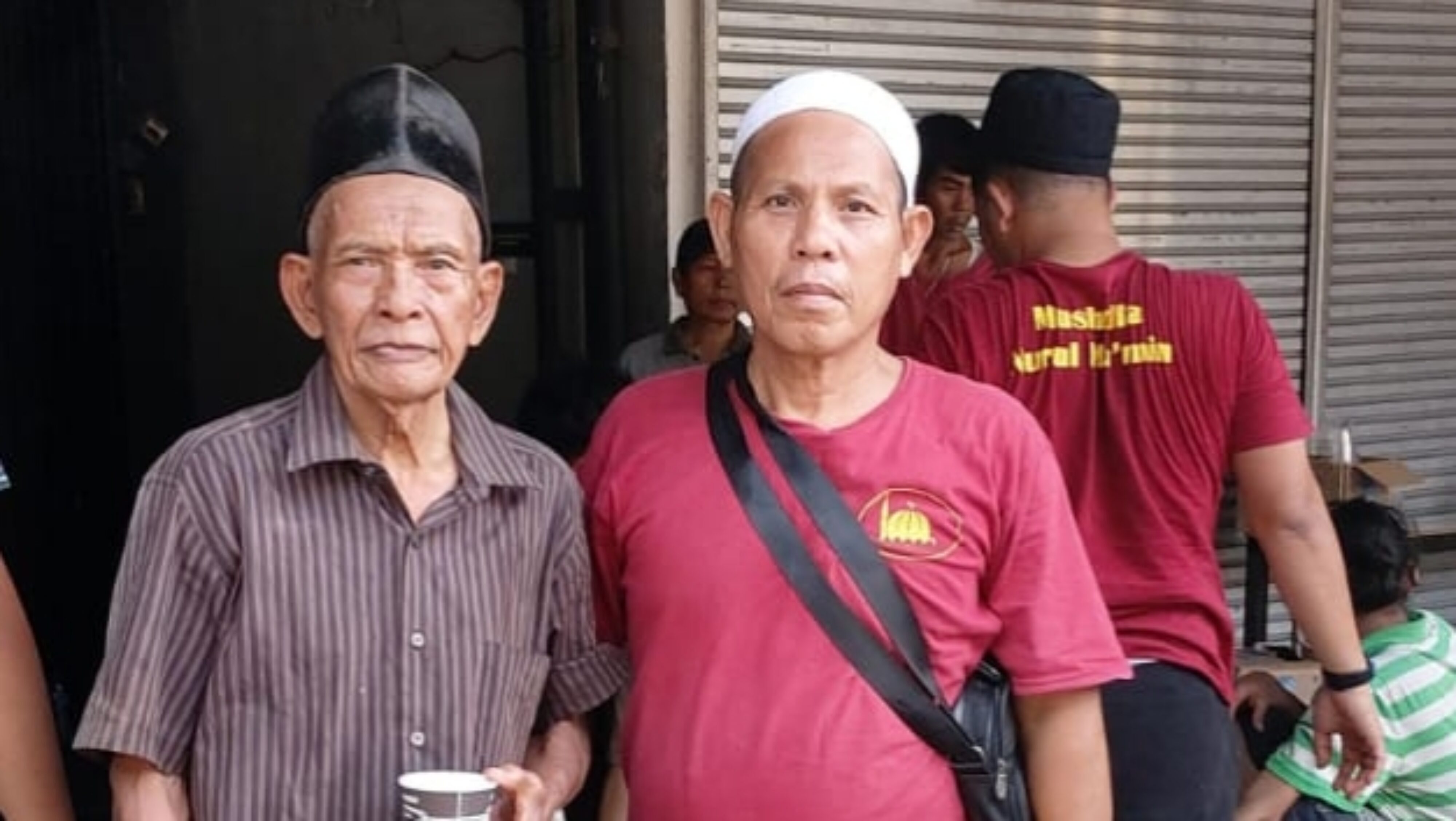 Gema Takbir Berkumandang Warga Asem Baris Antusias Menyaksikan Pemotongan Hewan qurban di Musholla Nurul Mu’min Tebet Jakarta Selatan
